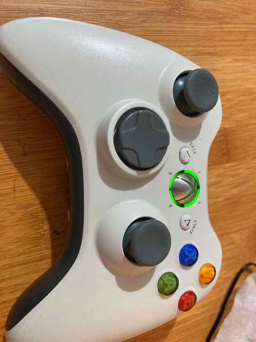 XBOX 360 + FIFA 18 + 2 controllere