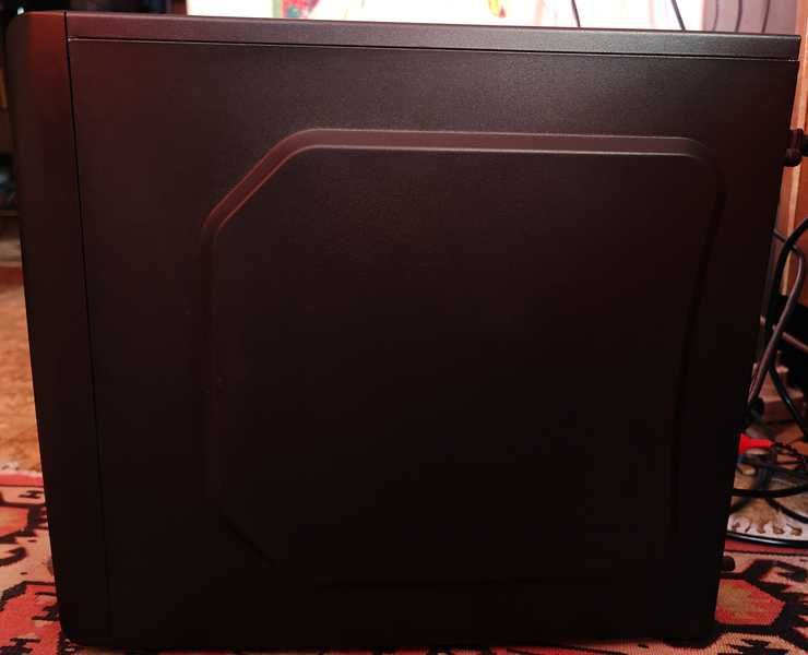 Продавам геймърски десктоп компютър.