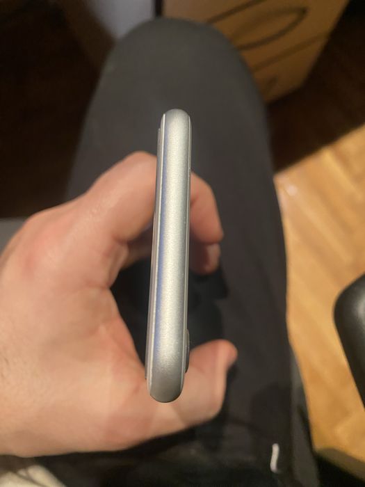 Iphone 8 много запазен