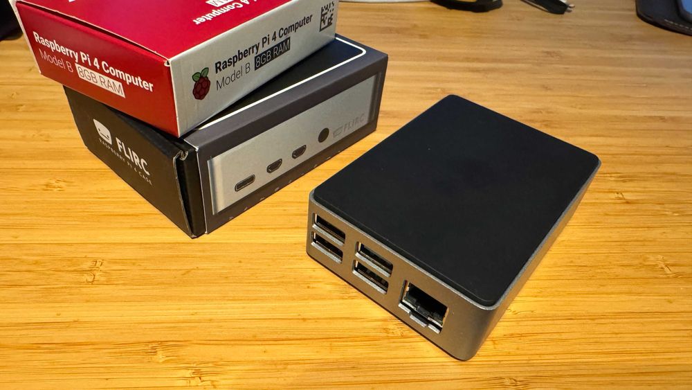 Raspberry Pi 4 Model B 8GB RAM + FLIRC case