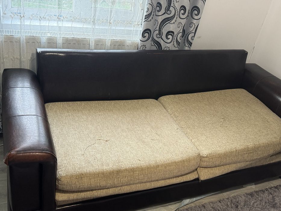 Canapea cu imitatie de piele