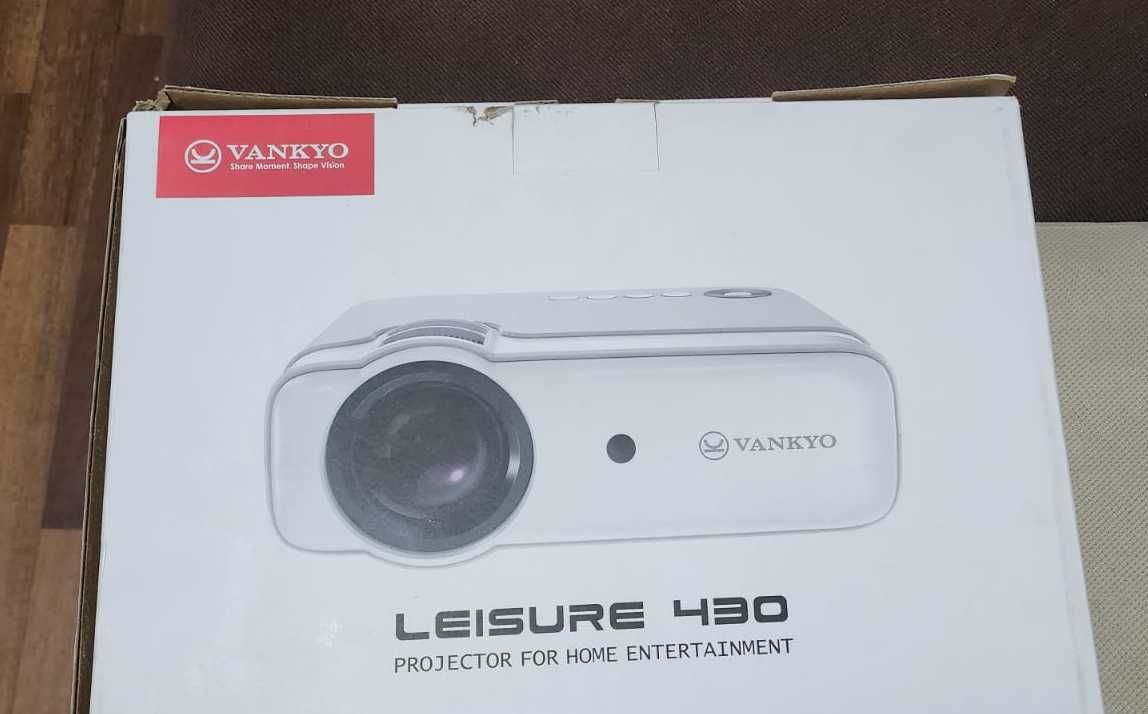 Videoproiector Vankyo Leisure 430 și Ecran de proiectie manual A+