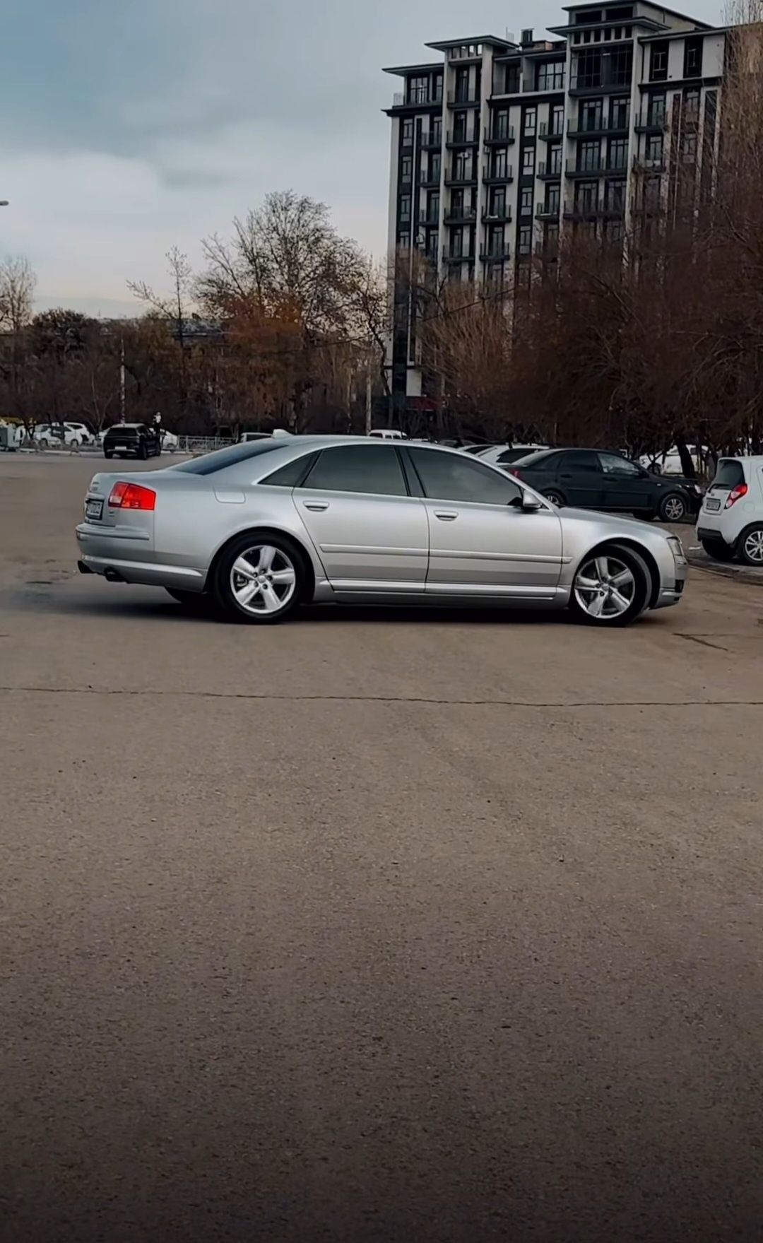 Audi a8 sotuda v8