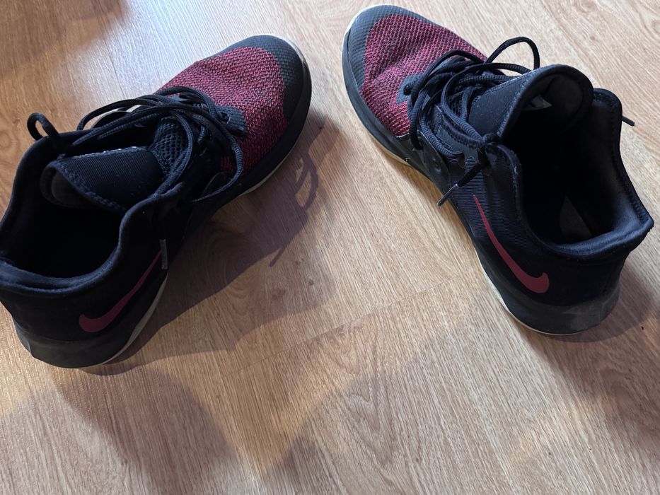 Оригинални маратонки Nike Air Versitile 3 - 43 номер