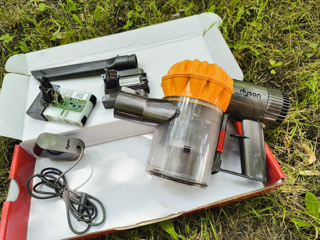 Прахосмукачка Dyson V6 (проблем с батерията)