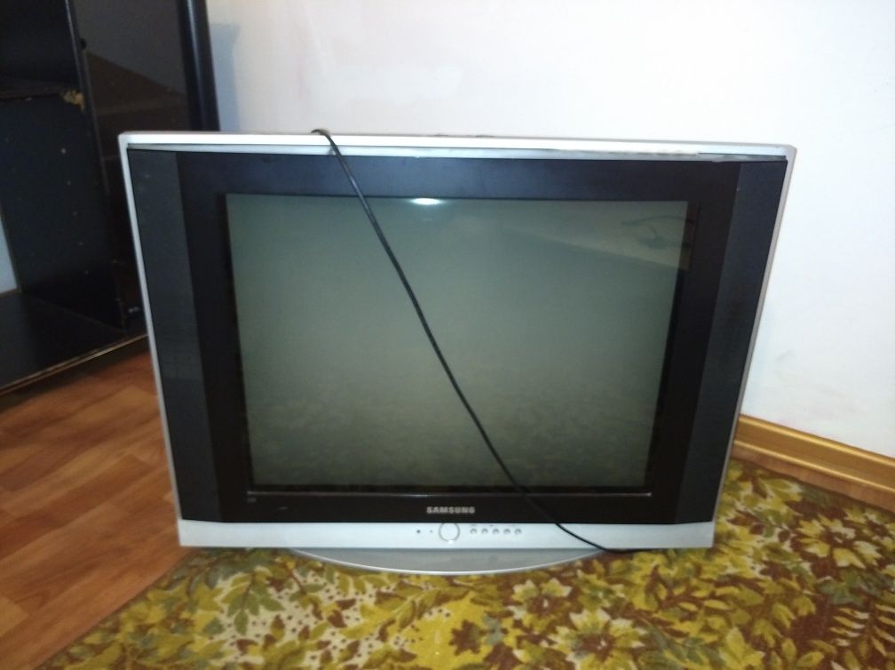 Телевизор Samsung в рабочем состоянии
