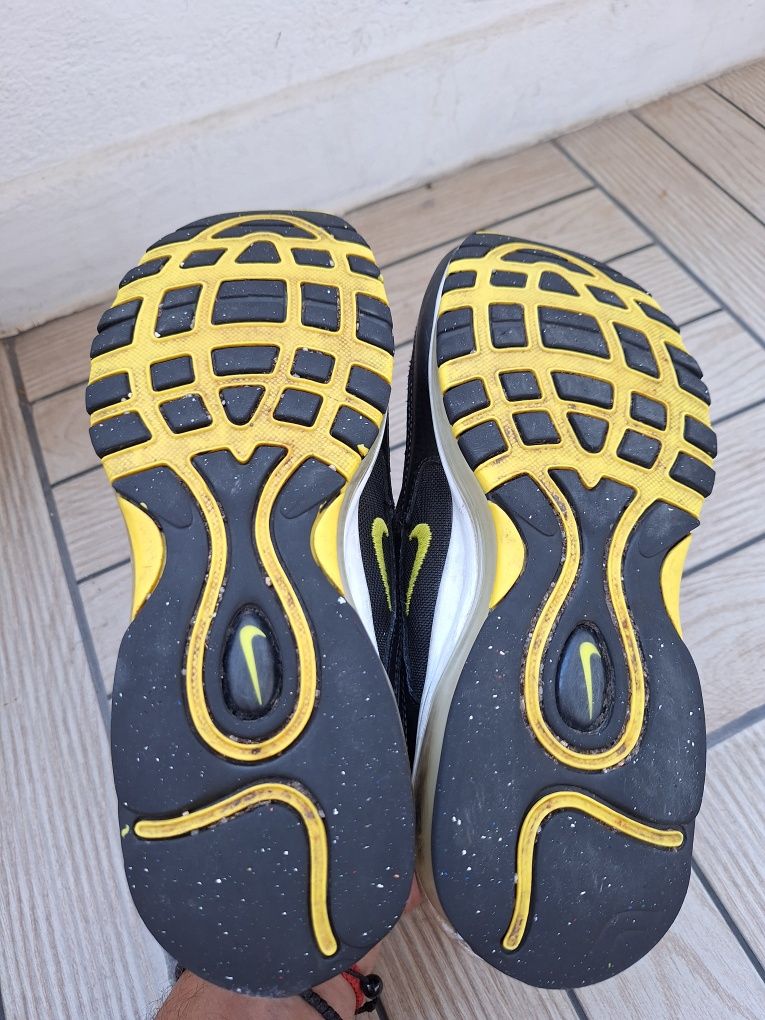 Видове Nike Air max97 и Nike Downshifter 13