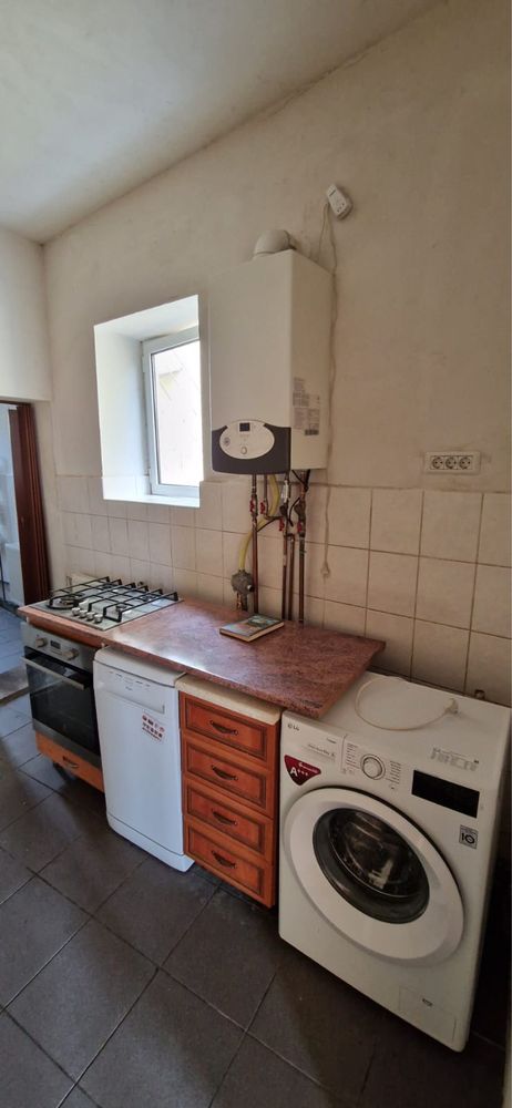 Vand garsoniera spatioasa in zona excelenta