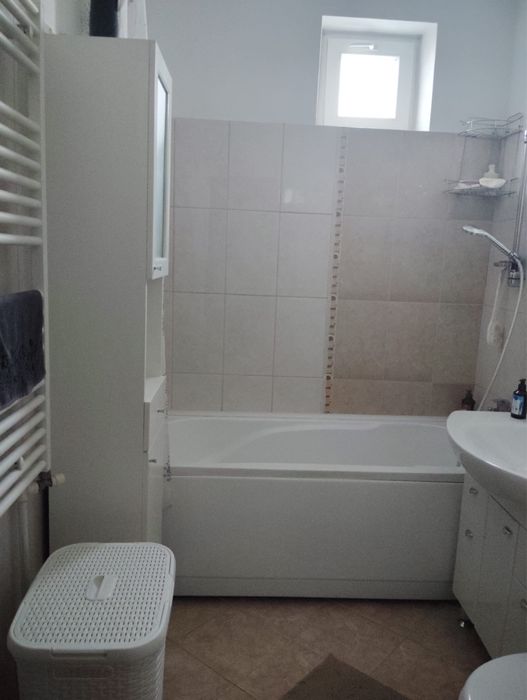 Inchiriez apartament in regim hotelier