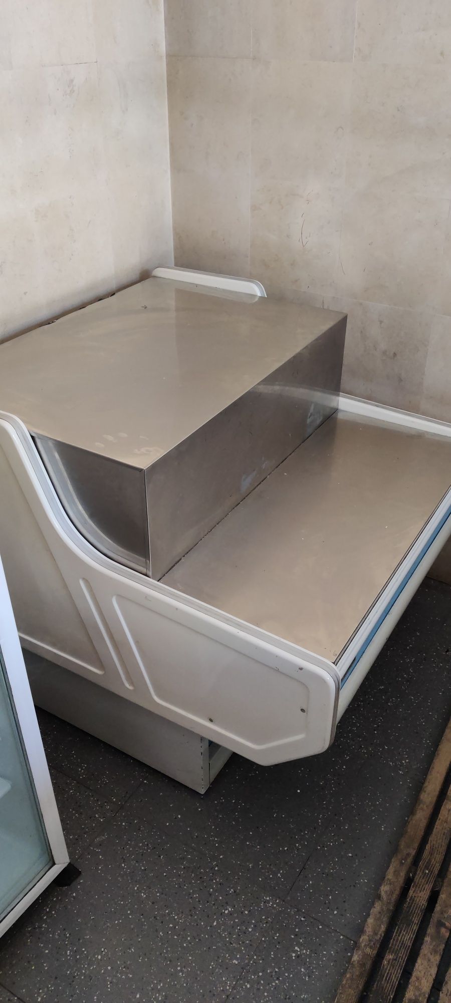 Цяло оборудване за месарски магазин