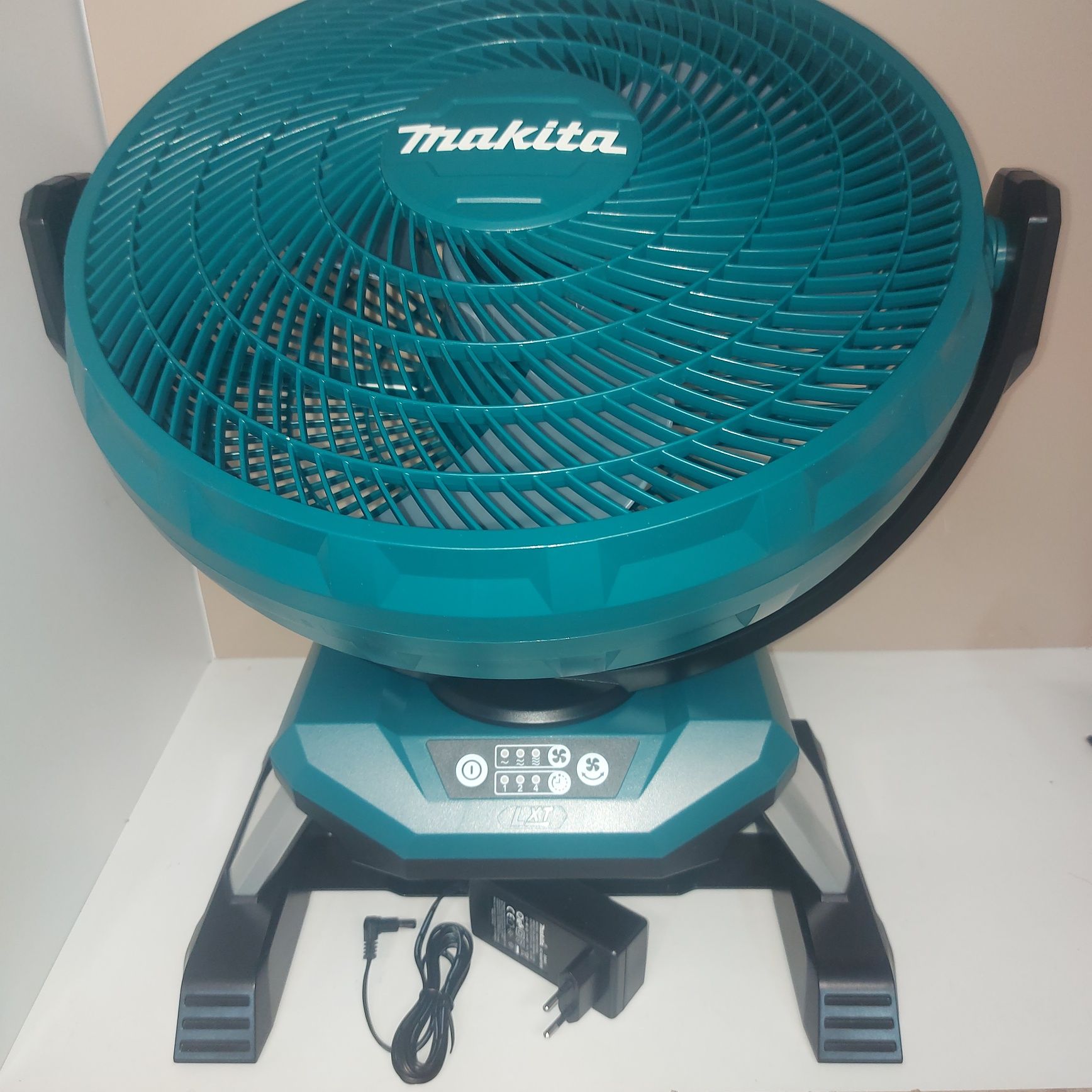 Нов модел акумулаторен вентилатор Makita DCF301Z