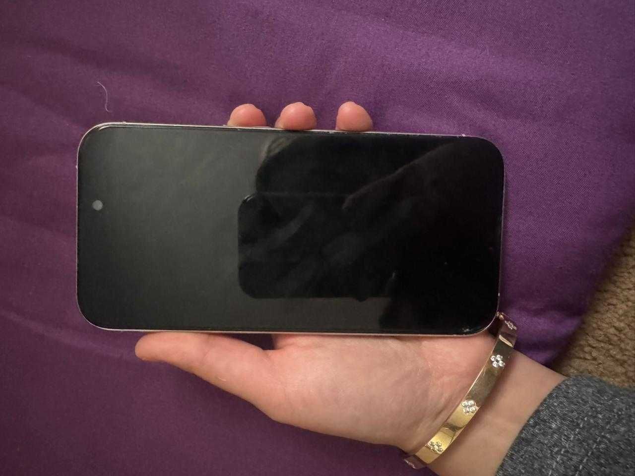 iPhone 15 Pro в отличном состоянии