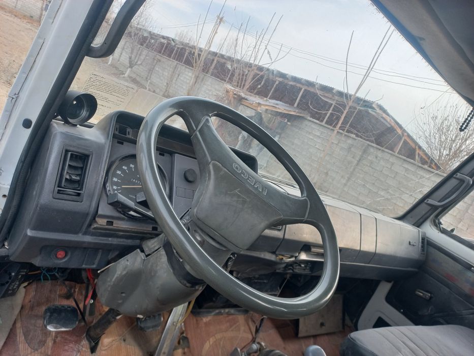 Isuzi otayul yuk moshina