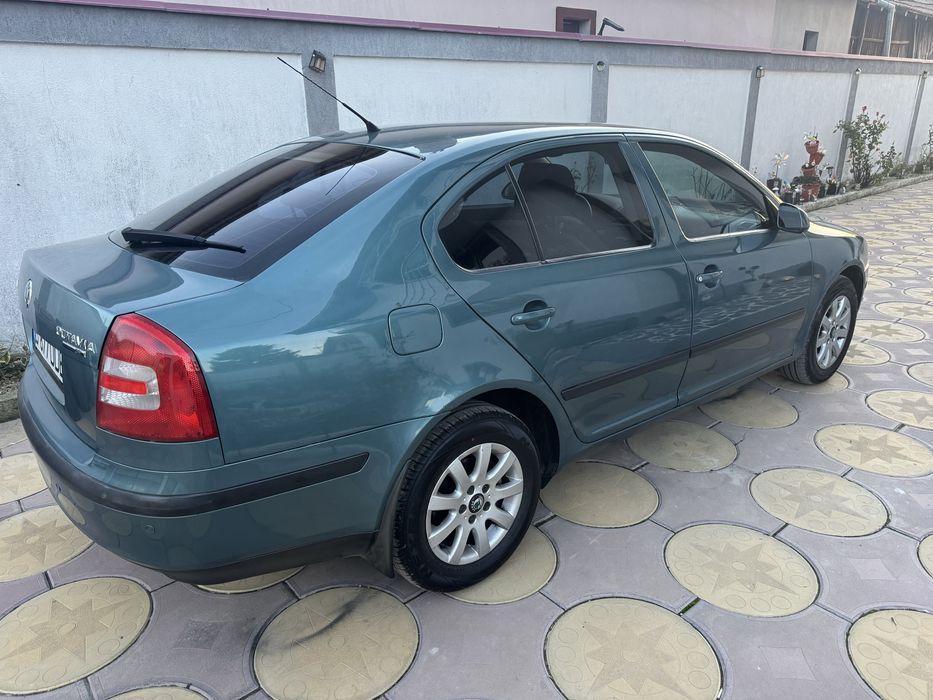 Vand skoda octavia 2 1.6 benzina
