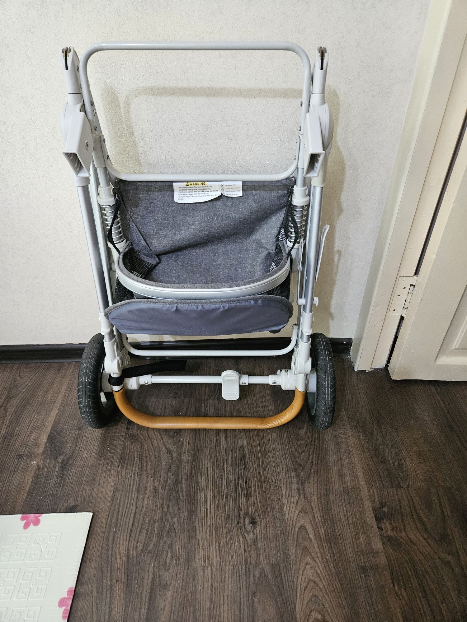 Продаётся Коляска 2 в 1 В отличном состоянии!