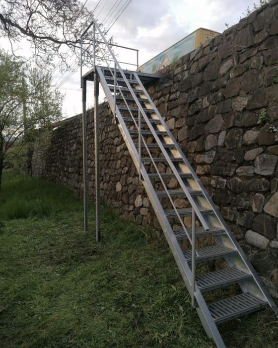 Scări zincate galvanizate pentru exterior