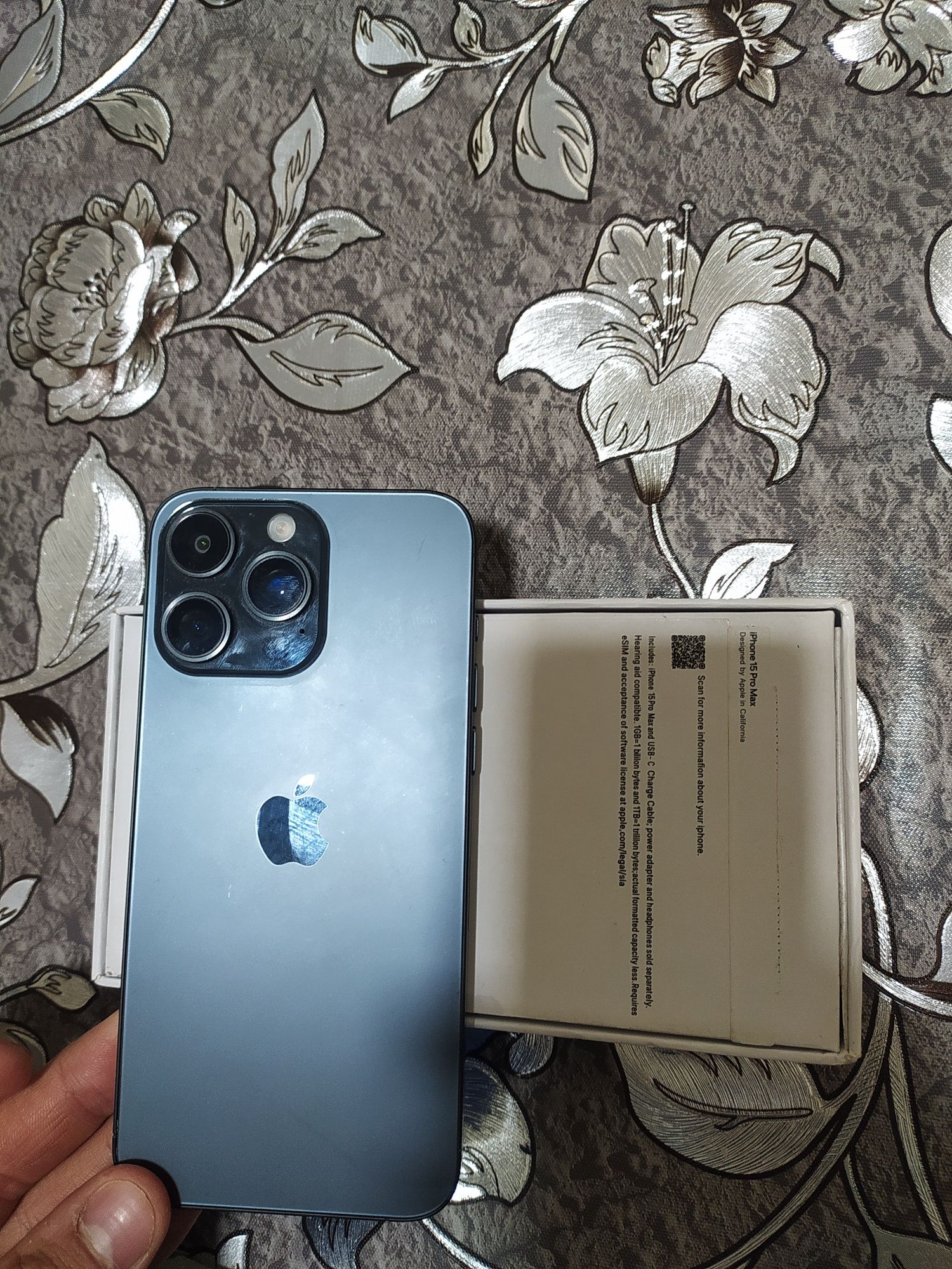 Iphone 15 pro max. 126 gb Dubaiski versiya holati alo.