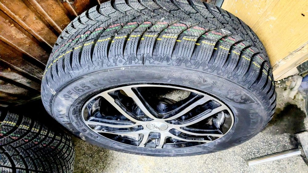 195 65 15 Гуми с или без джанти 5х114.3