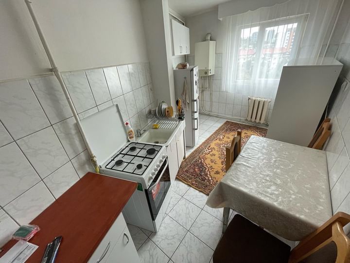 Inchiriez camera in apartament manastur
