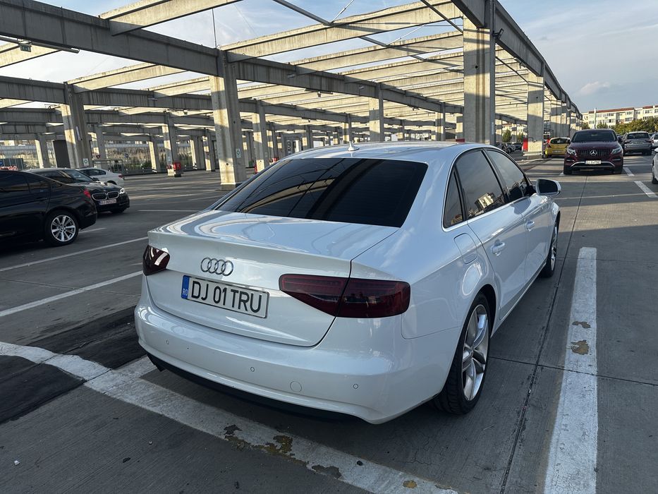 Vând Audi A4 b8.5/Cutie Automata/full led/interior piele neagra.