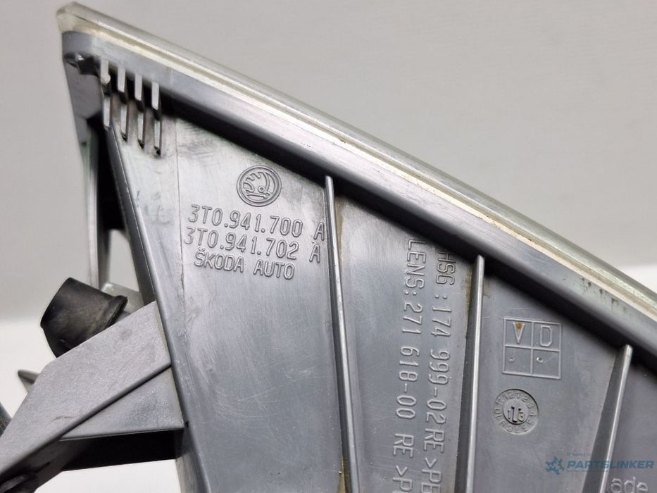 Proiector ceata dreapta fata SKODA SUPERB 3T4 2008 - 2015 TDI 16V BKD, CFFB, CLJA 3T0941700A