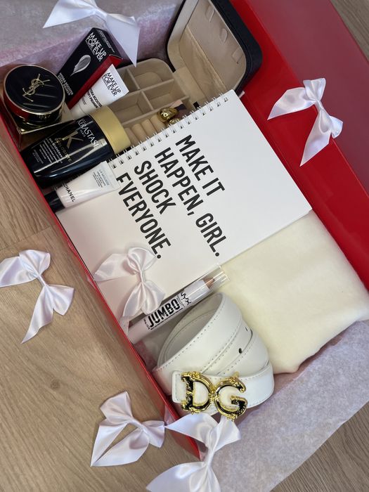 Подаръчна кутия дамска празнична