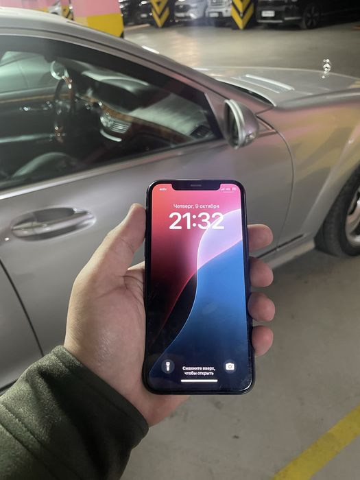 iPhone 11 pro (Midnight Green).