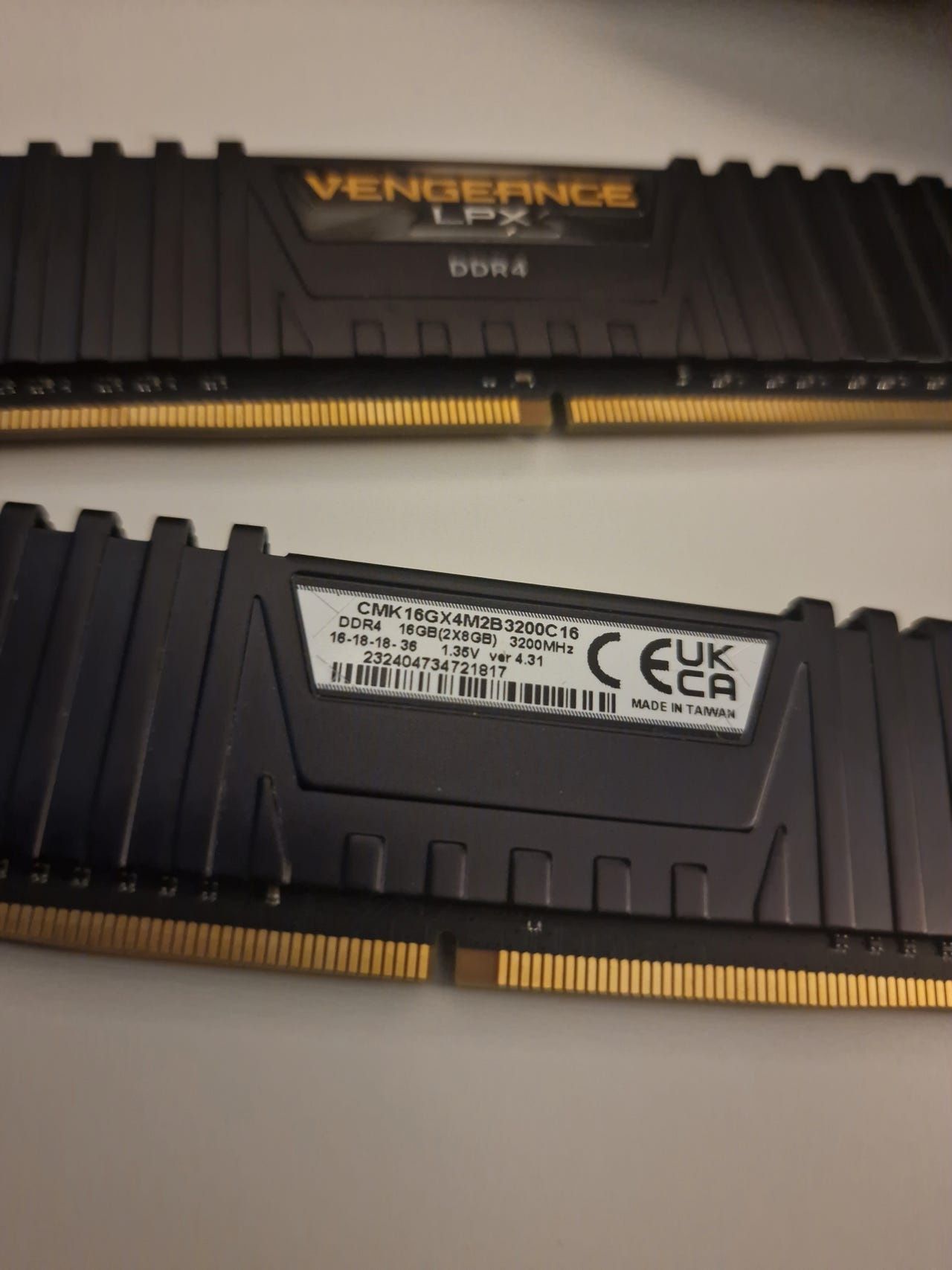 Рам памет Corsair Vengeance LPX Black 2x8 16GB DDR4 3200Mhz перфектна