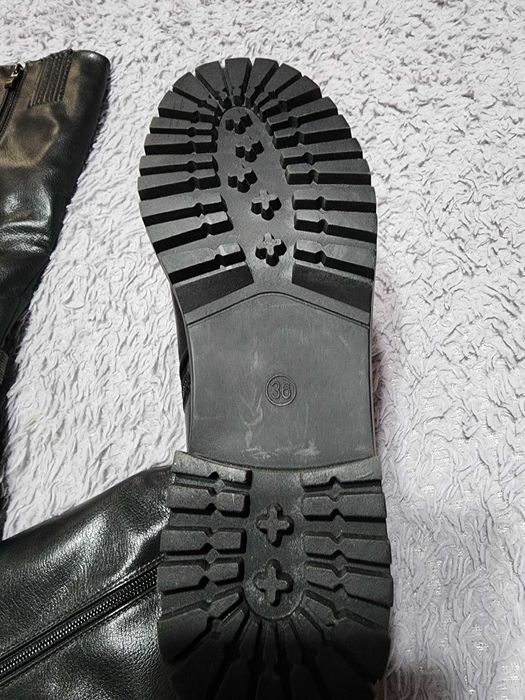 Продам новые сапоги женские