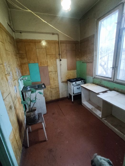 Продаю квартиру чиланзар 9квартал 2комнат 4этаж  Разделка 46квадрат