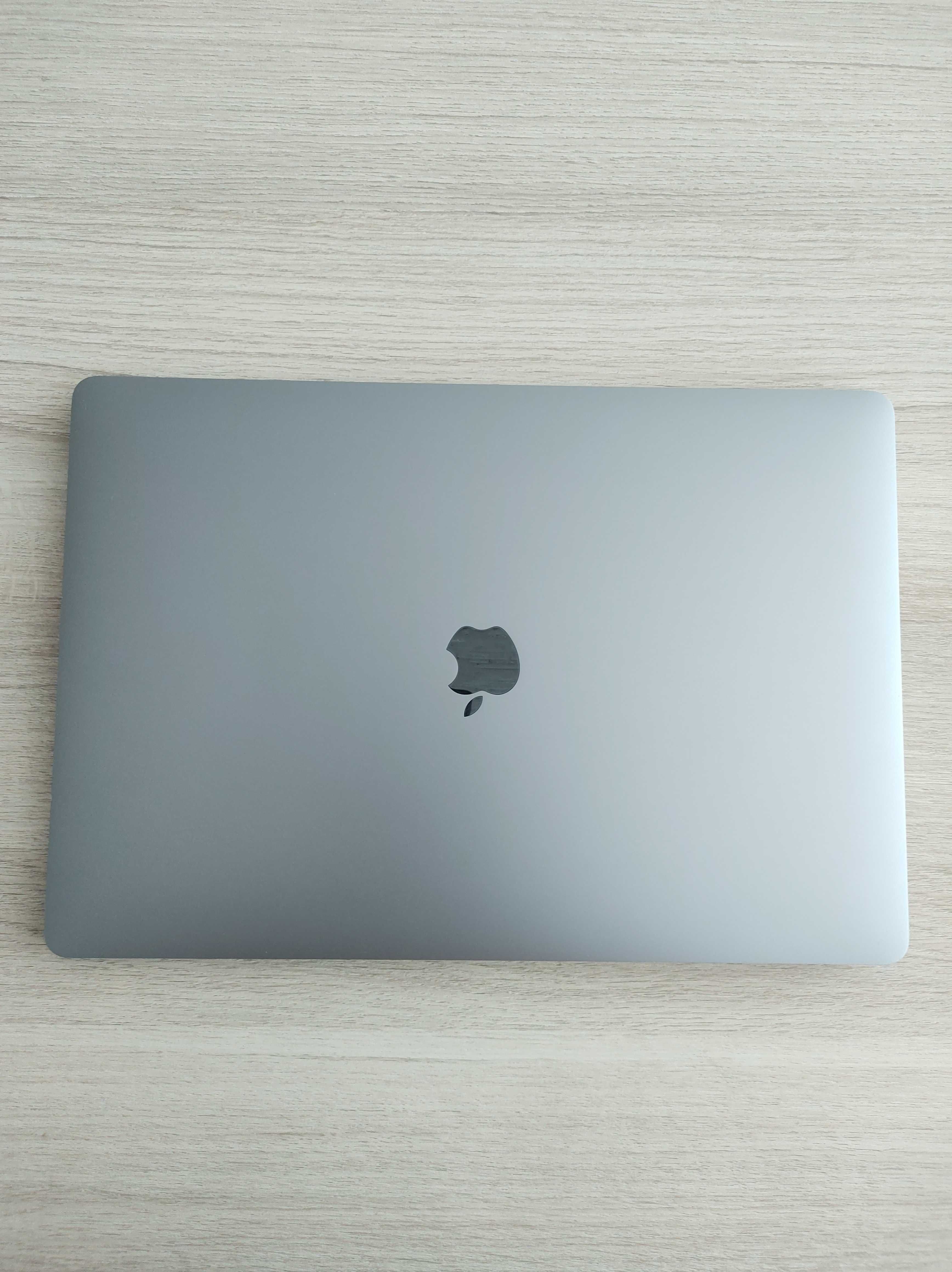 MacBook Pro 2019 16" 32GB 2tb ssd