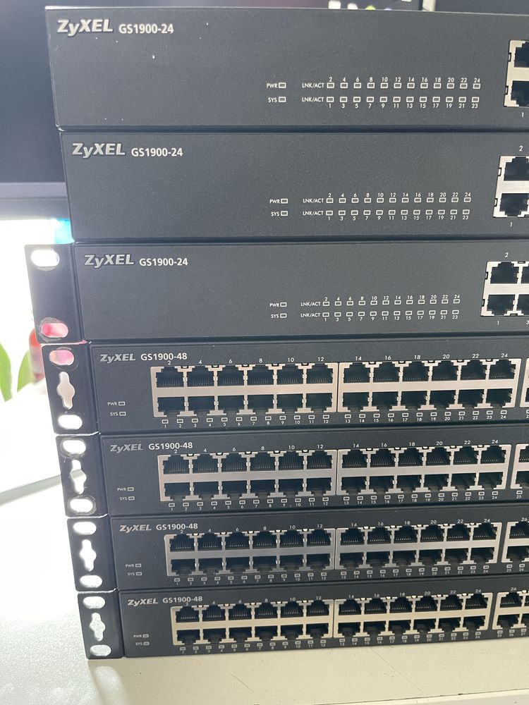 Switch Zyxel de 24 si 48 porturi