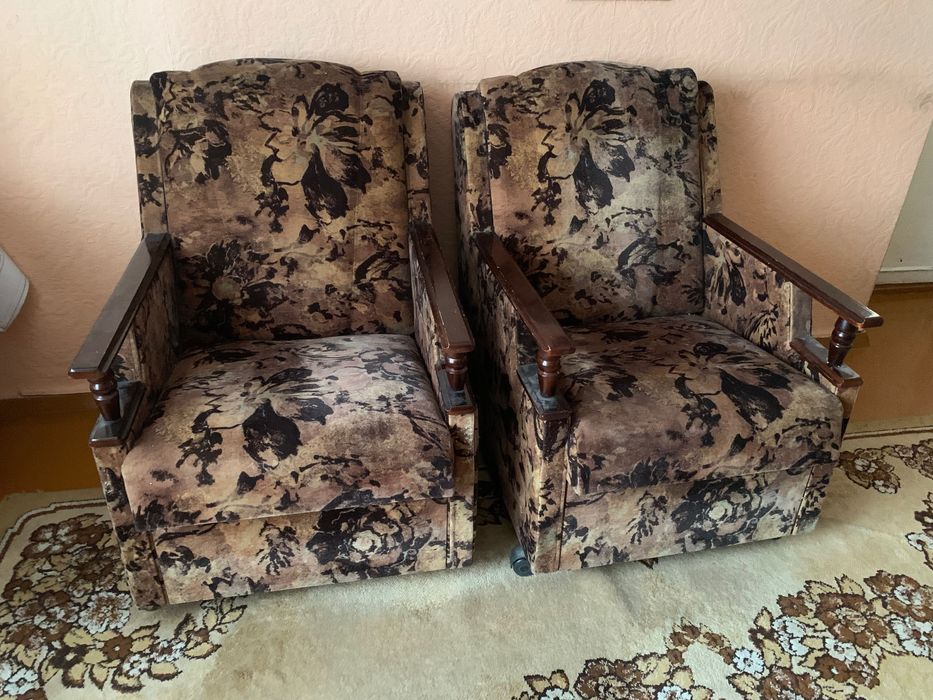 Продаю диван и два кресла