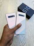 Samsung Galaxy S10. OzU 8/128 GB. Garantya bor. Halol Sifatli White