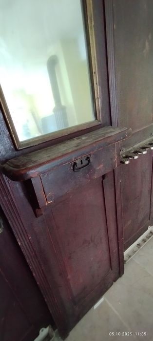 Старинно портманто със закачалки и огледало