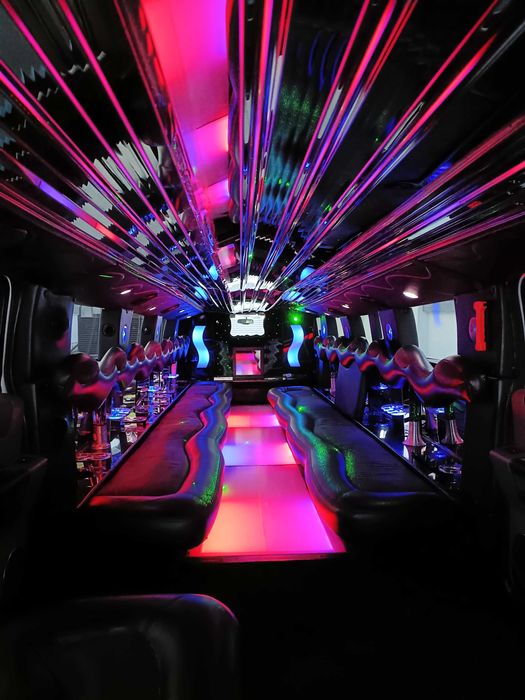 HUMMER H2 - limuzina nunti evenimente 22 locuri, 11 metri lungime