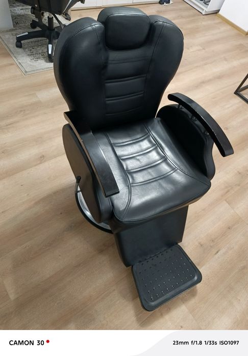 Scaun frizerie perfect funcțional, nu livrez prin curier doar predare