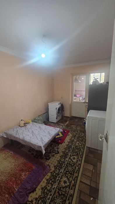 Чиланзар 10. 2 х комнатная. Кирпич 2 х 6 балкон