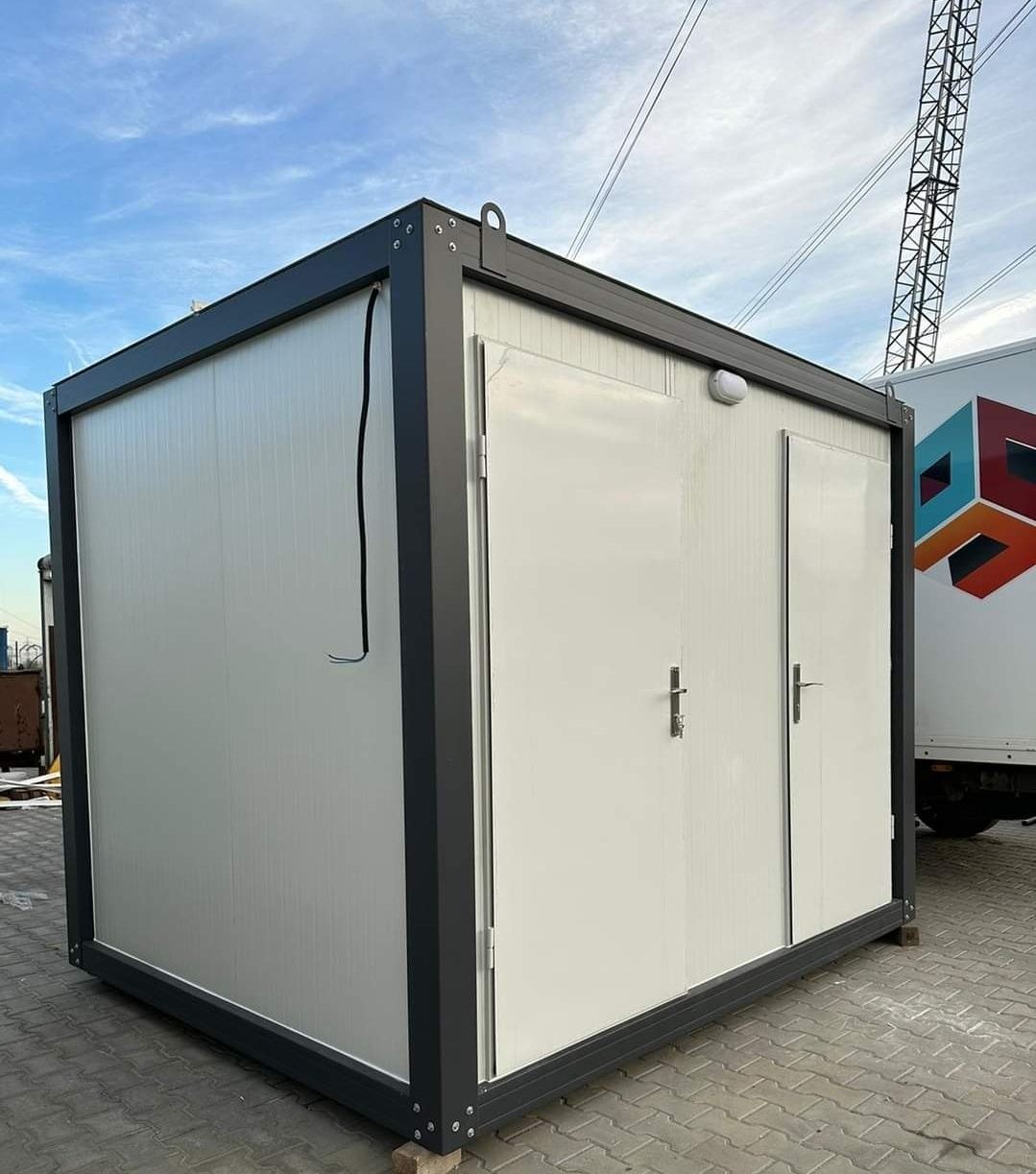 Vand container modular cu grup sanitar propriu