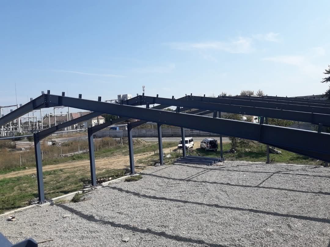 Vând structură metalică la 10.000 €, preț informativ.