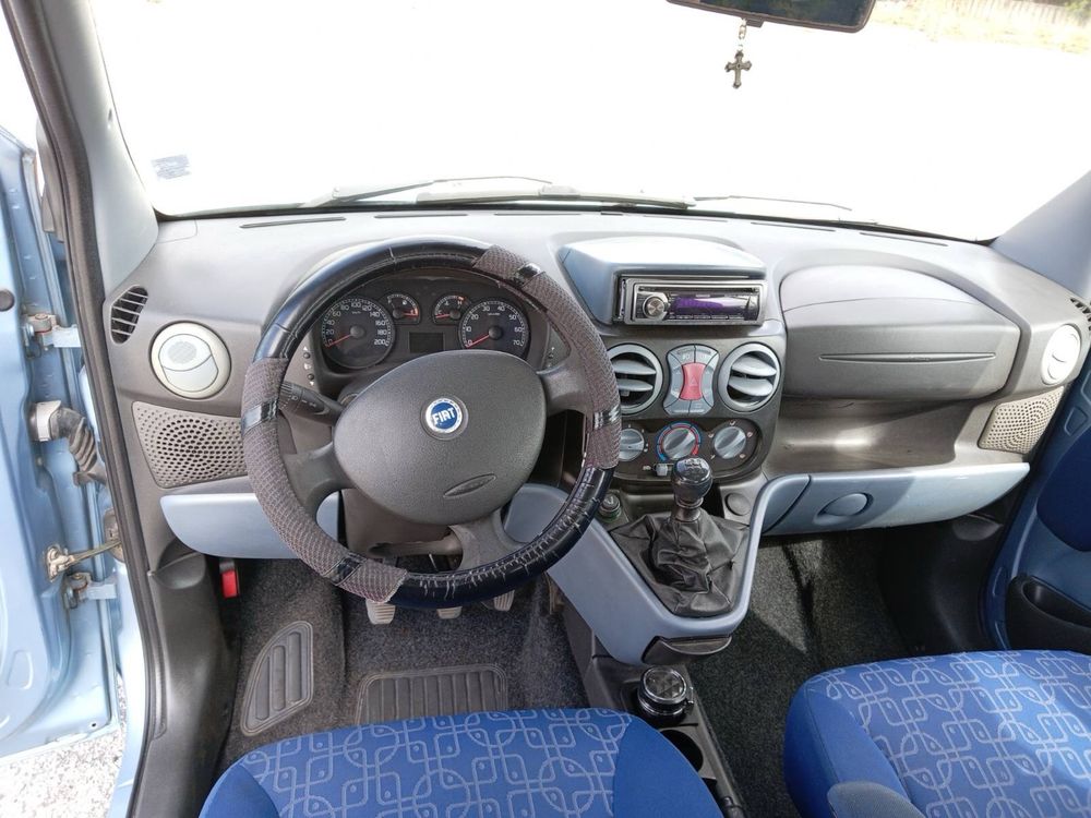 Продавам фият doblo