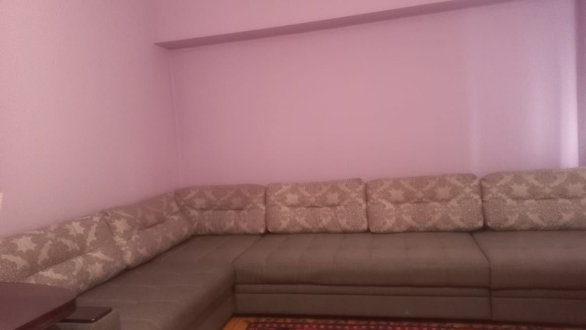 Угловой диван  б/у