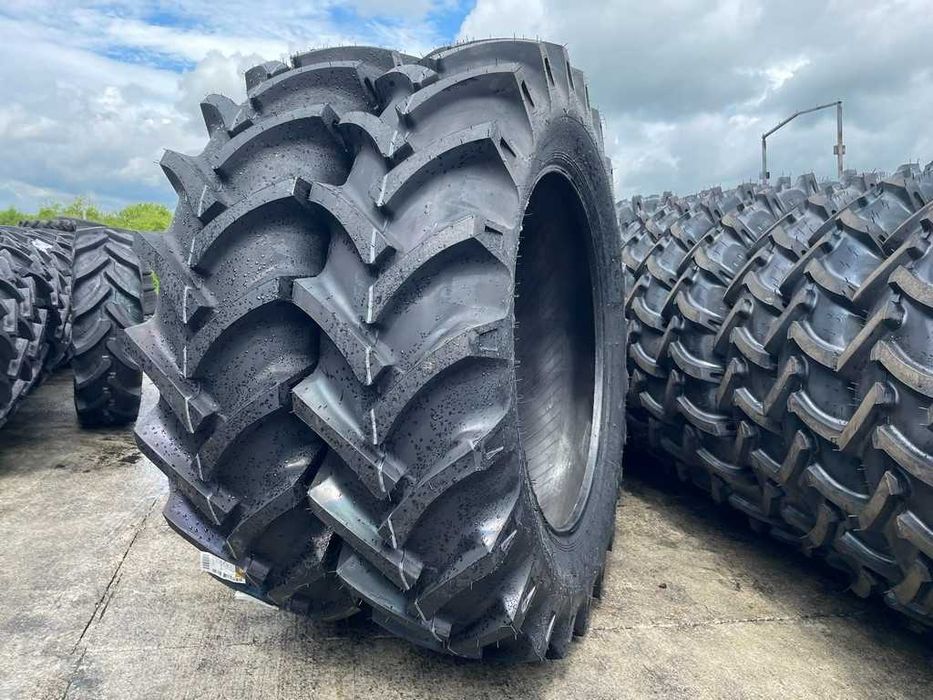 ozka anvelope pentru tractor  spate cu 10pliuri 16.9-38 FENDT