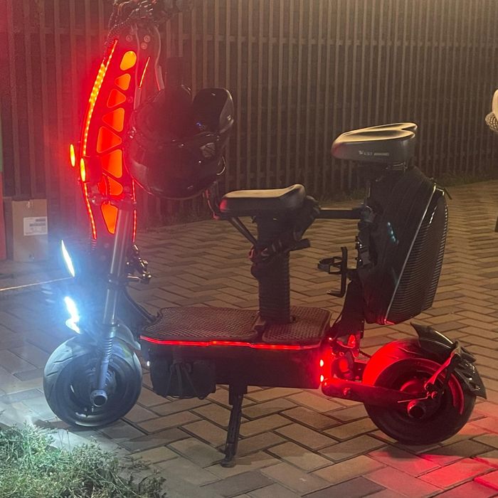 Мощныи Mark T12 Электросамокат