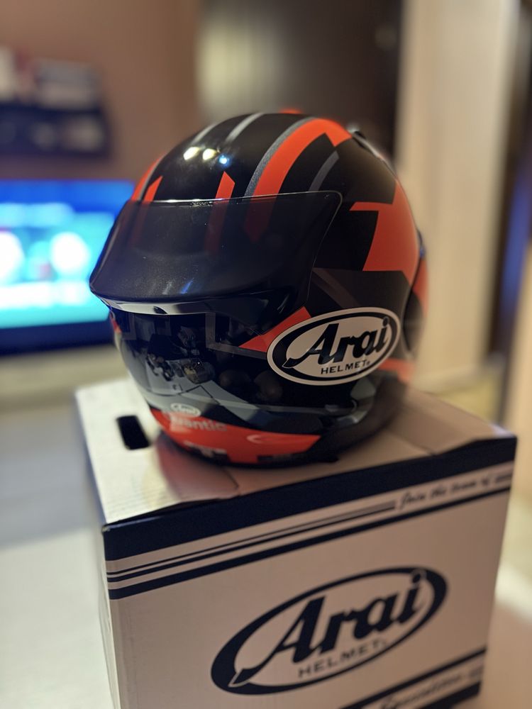 Каска Arai Quantic Robotik red S