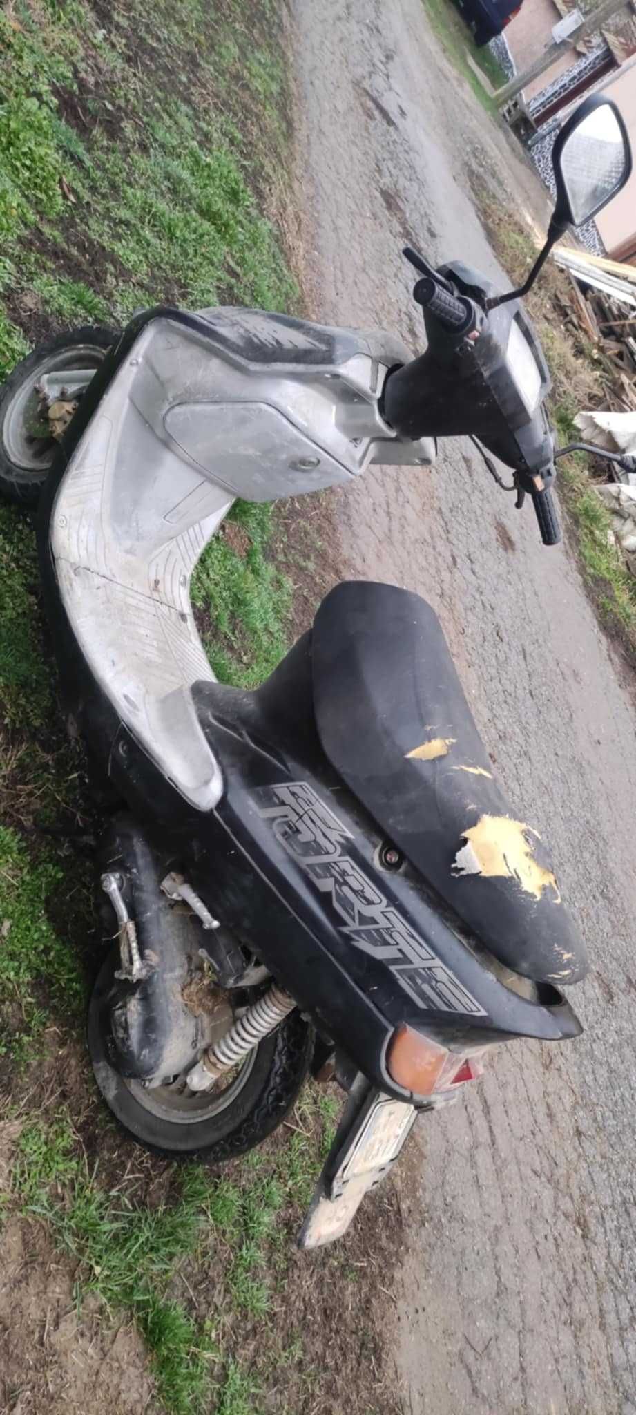 Продавам мотопед yamaha