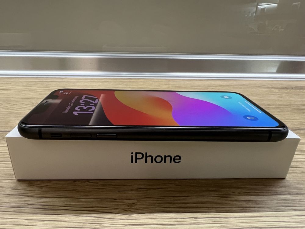 iPhone 11, 128 Gb. ЧИСТО НОВА БАТЕРИЯ, Перфектно състояние