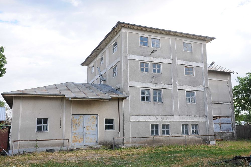 Moara Cudalbi din Centru teren 2.700 mp 6 cladiri 513 mp Proprietar PF
