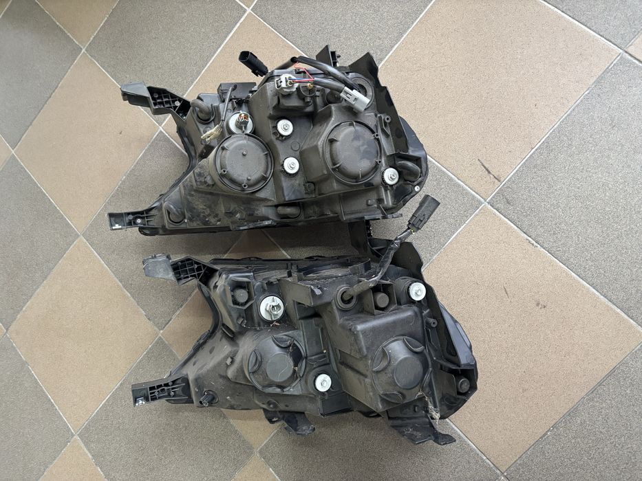 Faruri stanga Ford Ranger