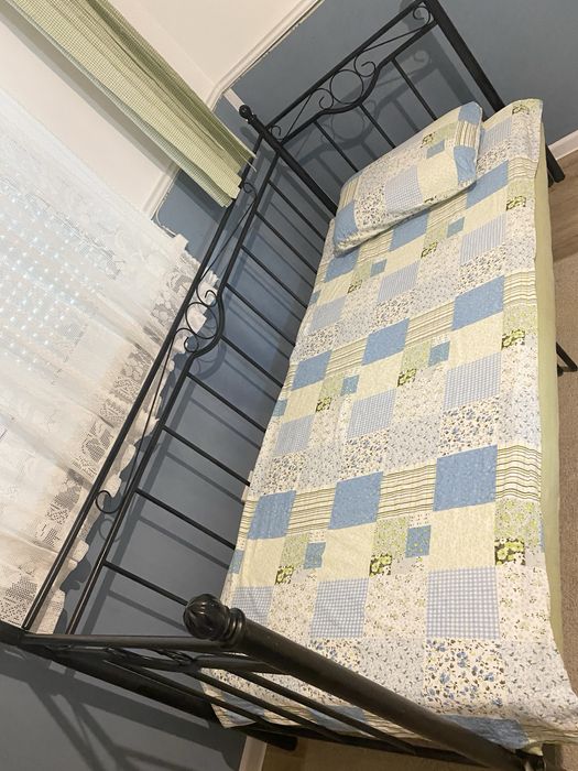 Pat extensibil Ikea + saltea, 850 lei